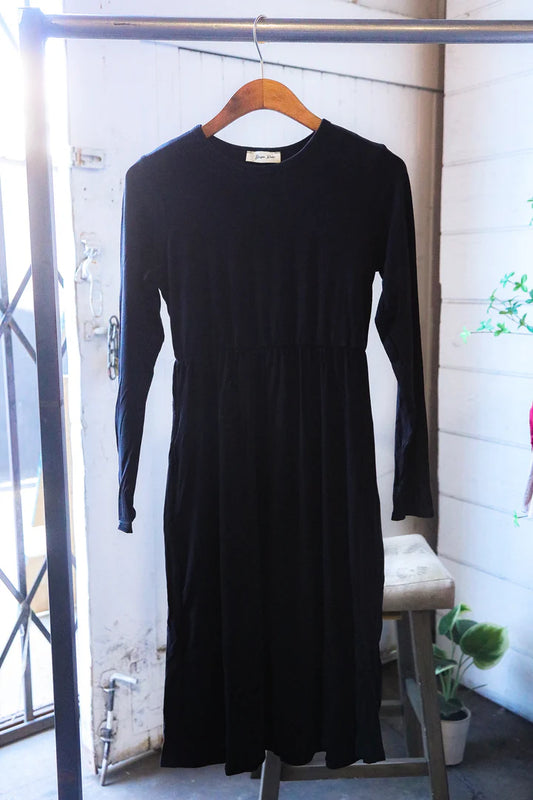 Black Solid Pocketed Dress